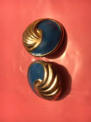 Picture of Blue Gold Tone Shell Clip On Earrings