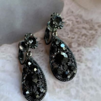 Picture of Vintage Jet Black Rhinestone Japanned Flower Earrings