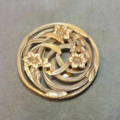 Picture of Boston MFA Fine Arts Matte Gold Daffodil Scarf Clip